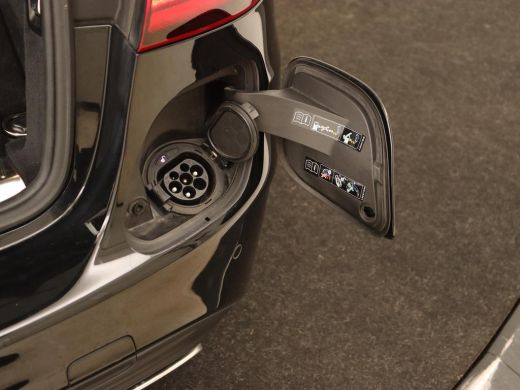 Mercedes-Benz C-Klasse 300e AMG Limited | Panoramadak | 360 Camera | Stoelverwarming | Carplay | Matrix LED | Leder/Alca... ActivLease financial lease