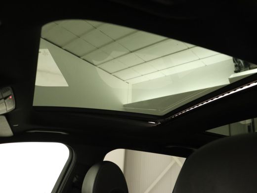 Mercedes-Benz C-Klasse 300e AMG Limited | Panoramadak | 360 Camera | Stoelverwarming | Carplay | Matrix LED | Leder/Alca... ActivLease financial lease