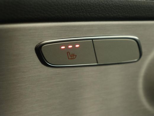 Mercedes-Benz C-Klasse 300e AMG Limited | Panoramadak | 360 Camera | Stoelverwarming | Carplay | Matrix LED | Leder/Alca... ActivLease financial lease