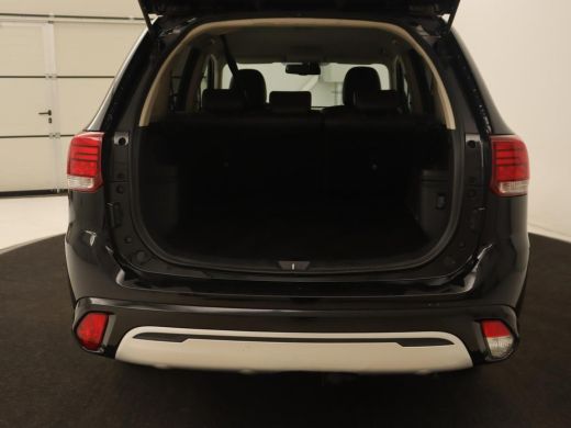 Mitsubishi Outlander 2.4 PHEV Pure+ | Trekhaak | Carplay | Leder/Alcantara | Camera | Keyless | Full LED | Climate con... ActivLease financial lease
