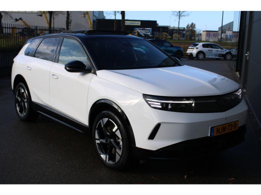 Opel Grandland GS 73 KW | Panoramadak | Lederen bekleding | Trekhaak | Focal | BTW | 20.000km | ActivLease financial lease