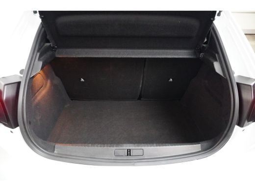 Peugeot 208 Hybrid 100 e-DCS6 Allure | Achterbank in delen neerklapbaar | Apple Carplay/Android Auto|telefoon... ActivLease financial lease