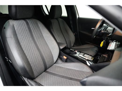 Peugeot 208 Hybrid 100 e-DCS6 Allure | Achterbank in delen neerklapbaar | Apple Carplay/Android Auto|telefoon... ActivLease financial lease
