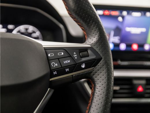 Seat Leon 1.5 TSI FR Sport Automaat (SCHUIFDAK, APPLE CARPLAY, VIRTUAL COCKPIT, CAMERA, STOEL/STUURVERWARMI... ActivLease financial lease