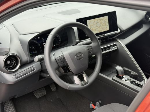 Toyota C-HR 2.0 Plug-in Hybrid 220 Dynamic **STOEL EN STUURWIELVERWARMING/ DODEHOEK DETECTIE/ PARKEERSENSOREN... ActivLease financial lease