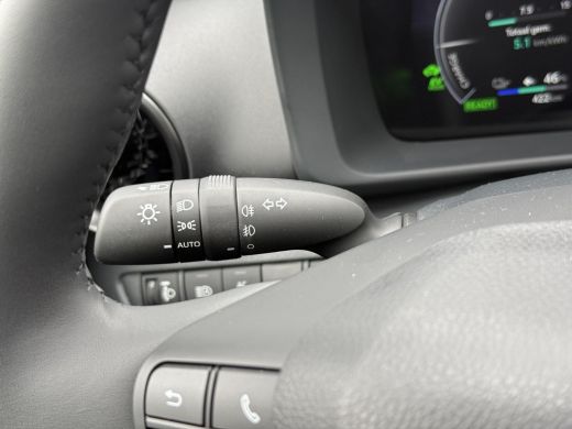 Toyota C-HR 2.0 Plug-in Hybrid 220 Dynamic **STOEL EN STUURWIELVERWARMING/ DODEHOEK DETECTIE/ PARKEERSENSOREN... ActivLease financial lease