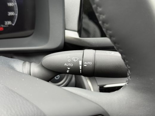 Toyota C-HR 2.0 Plug-in Hybrid 220 Dynamic **STOEL EN STUURWIELVERWARMING/ DODEHOEK DETECTIE/ PARKEERSENSOREN... ActivLease financial lease