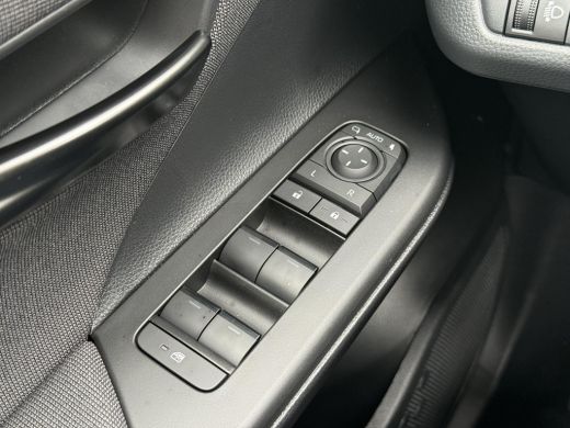 Toyota C-HR 2.0 Plug-in Hybrid 220 Dynamic **STOEL EN STUURWIELVERWARMING/ DODEHOEK DETECTIE/ PARKEERSENSOREN... ActivLease financial lease