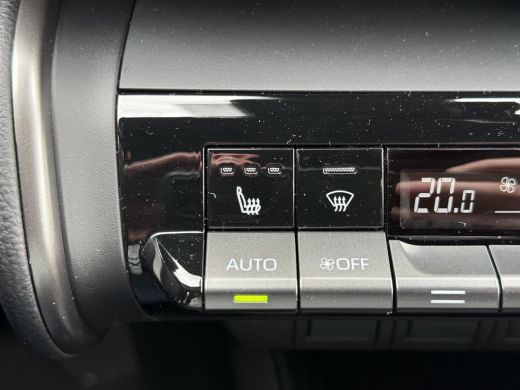 Toyota C-HR 2.0 Plug-in Hybrid 220 Dynamic **STOEL EN STUURWIELVERWARMING/ DODEHOEK DETECTIE/ PARKEERSENSOREN... ActivLease financial lease