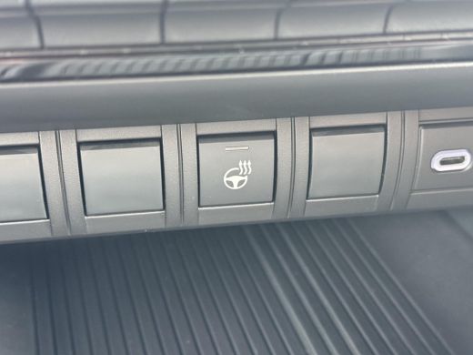 Toyota C-HR 2.0 Plug-in Hybrid 220 Dynamic **STOEL EN STUURWIELVERWARMING/ DODEHOEK DETECTIE/ PARKEERSENSOREN... ActivLease financial lease