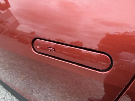 Toyota C-HR 2.0 Plug-in Hybrid 220 Dynamic **STOEL EN STUURWIELVERWARMING/ DODEHOEK DETECTIE/ PARKEERSENSOREN... ActivLease financial lease