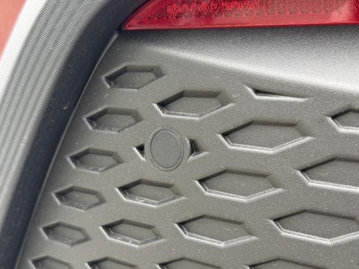 Toyota C-HR 2.0 Plug-in Hybrid 220 Dynamic **STOEL EN STUURWIELVERWARMING/ DODEHOEK DETECTIE/ PARKEERSENSOREN... ActivLease financial lease