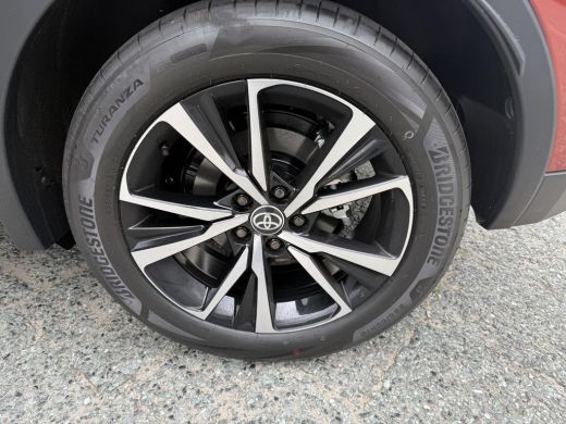 Toyota C-HR 2.0 Plug-in Hybrid 220 Dynamic **STOEL EN STUURWIELVERWARMING/ DODEHOEK DETECTIE/ PARKEERSENSOREN... ActivLease financial lease