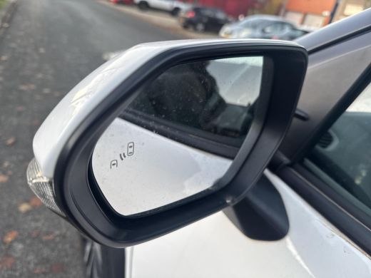 Toyota Yaris Cross 1.5 Hybrid Dynamic Comfort Pack | 06-10141018 Voor meer informatie ActivLease financial lease