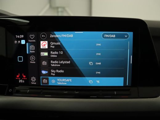 Volkswagen Golf 1.5 TSI Life Bns | Panoramadak | Adaptive Cruise | Stoelverwarming | Camera | Navigatie | Carplay... ActivLease financial lease