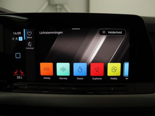 Volkswagen Golf 1.5 TSI Life Bns | Panoramadak | Adaptive Cruise | Stoelverwarming | Camera | Navigatie | Carplay... ActivLease financial lease