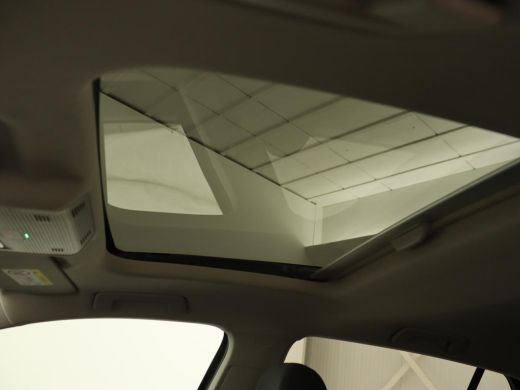 Volkswagen Golf 1.5 TSI Life Bns | Panoramadak | Adaptive Cruise | Stoelverwarming | Camera | Navigatie | Carplay... ActivLease financial lease