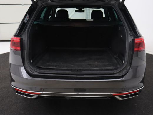Volkswagen Passat 1.5 TSI Elegance Business R | Leder/Alcantara | Stoelverwarming | Trekhaak | Adaptive cruise | Ma... ActivLease financial lease
