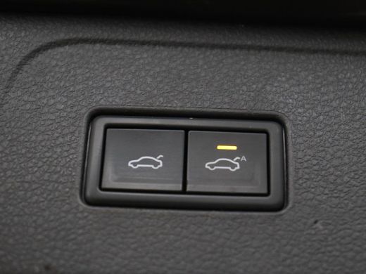 Volkswagen Passat 1.5 TSI Elegance Business R | Leder/Alcantara | Stoelverwarming | Trekhaak | Adaptive cruise | Ma... ActivLease financial lease