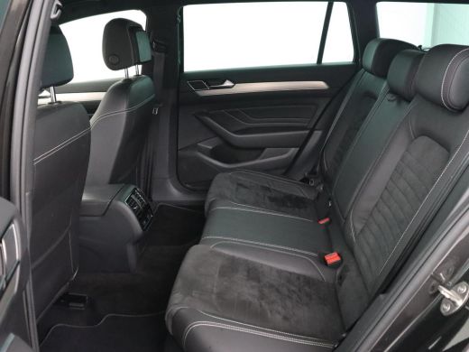 Volkswagen Passat 1.5 TSI Elegance Business R | Leder/Alcantara | Stoelverwarming | Trekhaak | Adaptive cruise | Ma... ActivLease financial lease