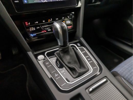 Volkswagen Passat Variant 1.4 TSI PHEV GTE 218Pk Automaat (VIRTUAL COCKPIT, GROOT NAVI, TREKHAAK, STOELVERWARMING, ... ActivLease financial lease