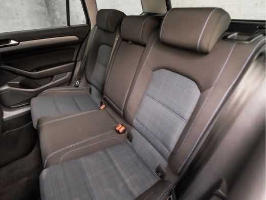 Volkswagen Passat Variant 1.4 TSI PHEV GTE 218Pk Automaat (VIRTUAL COCKPIT, GROOT NAVI, TREKHAAK, STOELVERWARMING, ... ActivLease financial lease