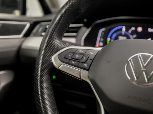 Volkswagen Passat Variant 1.4 TSI PHEV GTE 218Pk Automaat (VIRTUAL COCKPIT, GROOT NAVI, TREKHAAK, STOELVERWARMING, ... ActivLease financial lease
