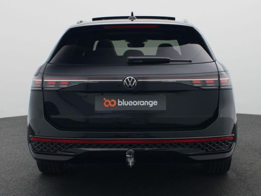 Volkswagen Passat Variant 1.5 eHybrid R-Line Edition 272PK DSG Matrix led, trekhaak, side assist, schuif-kanteldak,... ActivLease financial lease