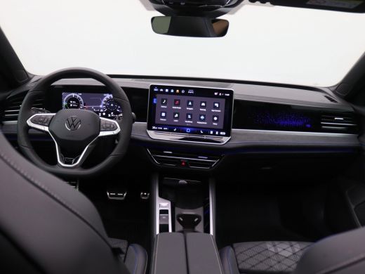 Volkswagen Passat Variant 1.5 eHybrid R-Line Edition 272PK DSG Matrix led, trekhaak, side assist, schuif-kanteldak,... ActivLease financial lease