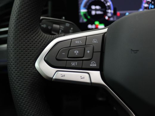 Volkswagen Passat Variant 1.5 eHybrid R-Line Edition 272PK DSG Matrix led, trekhaak, side assist, schuif-kanteldak,... ActivLease financial lease