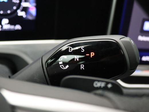 Volkswagen Passat Variant 1.5 eHybrid R-Line Edition 272PK DSG Matrix led, trekhaak, side assist, schuif-kanteldak,... ActivLease financial lease