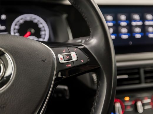 Volkswagen Polo 1.0 TSI Sportline (APPLE CARPLAY, CRUISE, LM VELGEN, SPORTSTOELEN, START/STOP, BLUETOOTH, NIEUWST... ActivLease financial lease