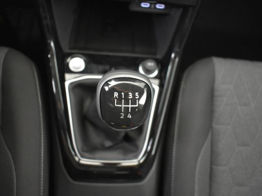 Volkswagen T-Cross Life Edition Inclusief &euro;2000,- inruilvoordeel | 'App-Connect' draadloze smartphone integratie | A... ActivLease financial lease