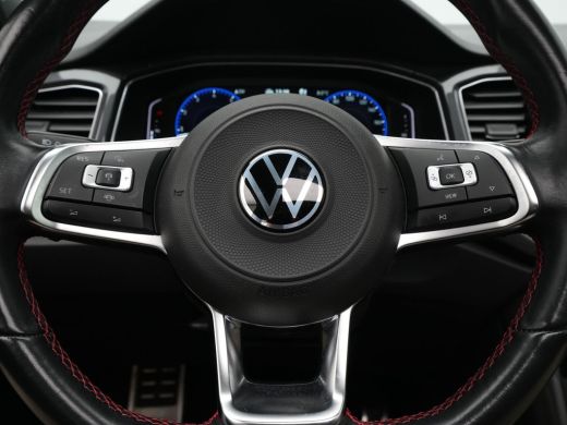 Volkswagen T-Roc 1.5 TSI 150pk DSG Sport Business R Panorama Camera Acc Side/Laneassist Carplay Beats 270 ActivLease financial lease