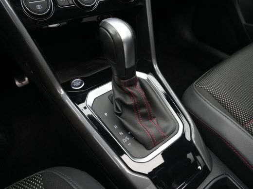 Volkswagen T-Roc 1.5 TSI 150pk DSG Sport Business R Panorama Camera Acc Side/Laneassist Carplay Beats 270 ActivLease financial lease