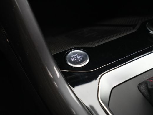 Volkswagen T-Roc 1.5 TSI 150pk DSG Sport Business R Panorama Camera Acc Side/Laneassist Carplay Beats 270 ActivLease financial lease