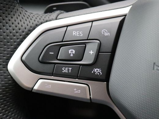 Volkswagen T-Roc 1.5 TSI R-Line Business 150PK DSG Trekhaak, Pano-Schuifdak, 19" LM Velgen, Black Style, LED-Matri... ActivLease financial lease