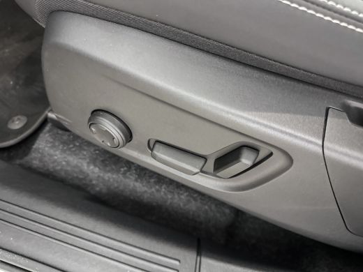 Volvo  EC40 Single Motor Extended Range 82kWh Ultra Black Edition | 20" | Trekhaak | Leder/Nubuck | 360 Camer... ActivLease financial lease