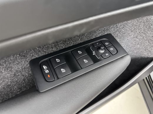 Volvo  EC40 Single Motor Extended Range 82kWh Ultra Black Edition | 20" | Trekhaak | Leder/Nubuck | 360 Camer... ActivLease financial lease