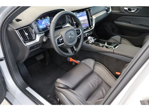 Volvo  V60 T6 350PK AWD Plus Dark Panoramadak | Trekhaak | 360&deg; | Contourstoelen ActivLease financial lease