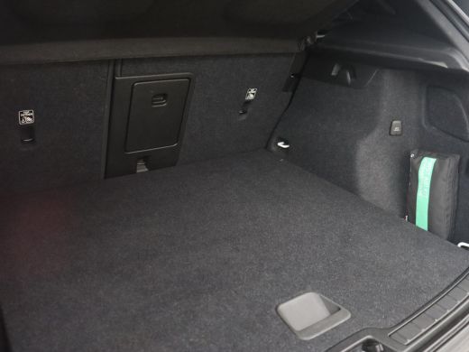 Volvo  XC40 1.5 T4 Recharge Inscription | Stoel & stuurverwarming | Full LED | Carplay | Navigatie | DAB | Cr... ActivLease financial lease