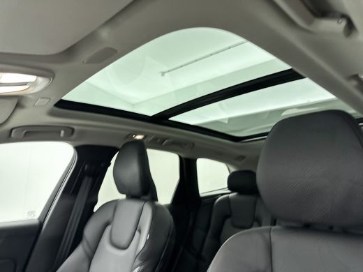 Volvo  XC60 T8 Recharge Plus | 19" Allseason | 360 Camera | Harman Kardon | Trekhaak | Full LED | Getint glas... ActivLease financial lease