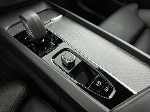 Volvo  XC60 T8 Recharge Plus | 19" Allseason | 360 Camera | Harman Kardon | Trekhaak | Full LED | Getint glas... ActivLease financial lease