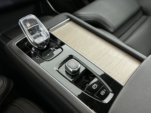 Volvo  XC90 T8 Recharge Ultra Bright | 21" | Luchtvering | Trekhaak | Getint glas | Head-up | Panoramadak | 3... ActivLease financial lease