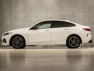 BMW 2 Serie Gran Coup&eacute; 218i Sport Automaat (APPLE CARPLAY, M STUUR, GROOT NAVI, LEDER, GETINT GLAS, SFEERVERL...