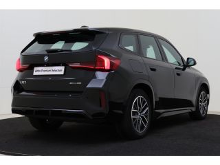 BMW iX1 xDrive30 M Sport / Sportstoelen / Achteruitrijcamera / M Adaptief onderstel / Harman-Kardon / Sto...