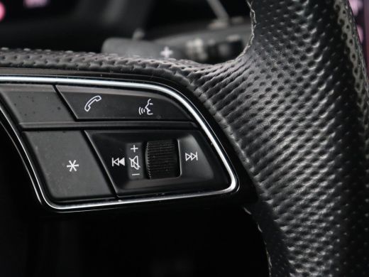 Audi A3 35 TFSI S edition | Panoramadak | Virtual Cockpit | Full LED | Carplay | Sportstoelen | Half lede... ActivLease financial lease