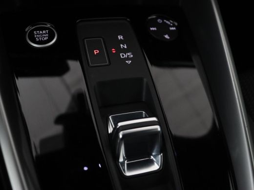 Audi A3 35 TFSI S edition | Panoramadak | Virtual Cockpit | Full LED | Carplay | Sportstoelen | Half lede... ActivLease financial lease