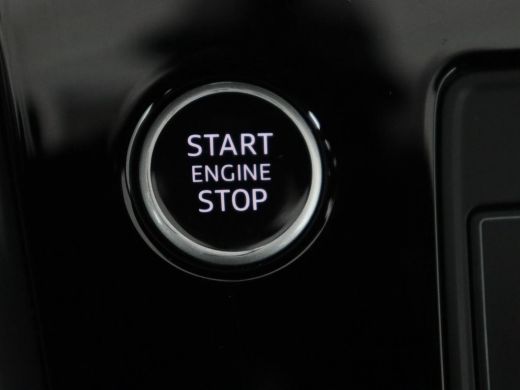 Audi A3 35 TFSI S edition | Panoramadak | Virtual Cockpit | Full LED | Carplay | Sportstoelen | Half lede... ActivLease financial lease