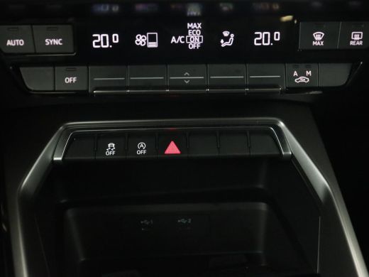 Audi A3 35 TFSI S edition | Panoramadak | Virtual Cockpit | Full LED | Carplay | Sportstoelen | Half lede... ActivLease financial lease